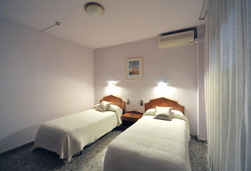 Hostal La Carrasca Monzón Zewnętrze zdjęcie