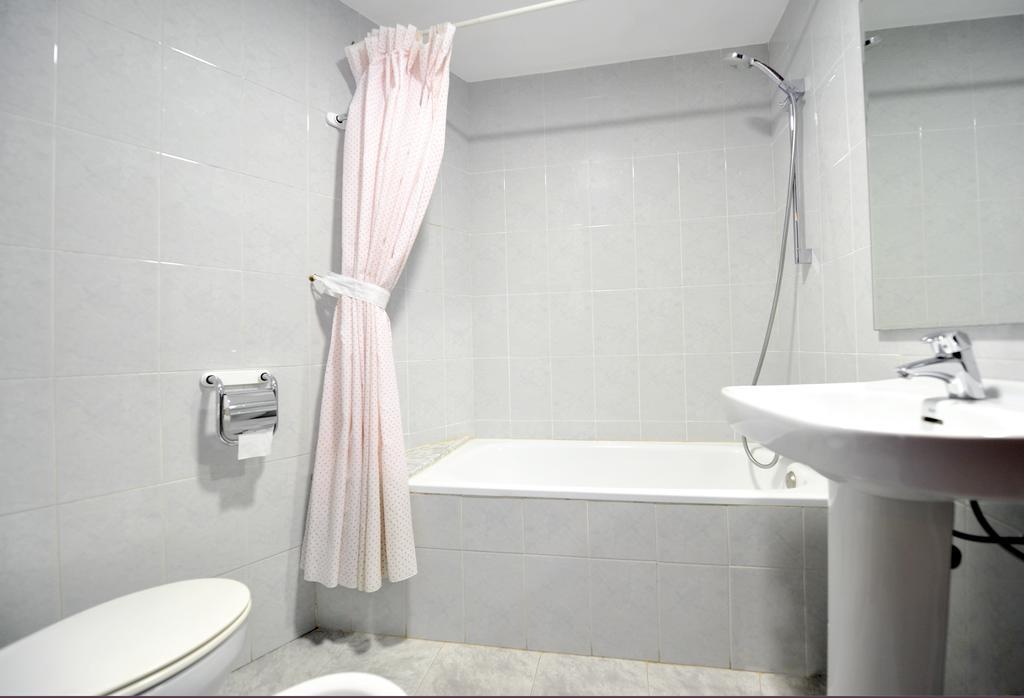 Hostal La Carrasca Monzón Zewnętrze zdjęcie