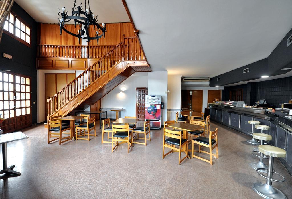 Hostal La Carrasca Monzón Zewnętrze zdjęcie