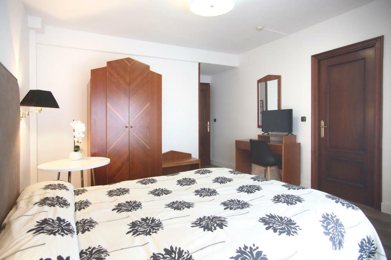 Hostal La Carrasca Monzón Zewnętrze zdjęcie