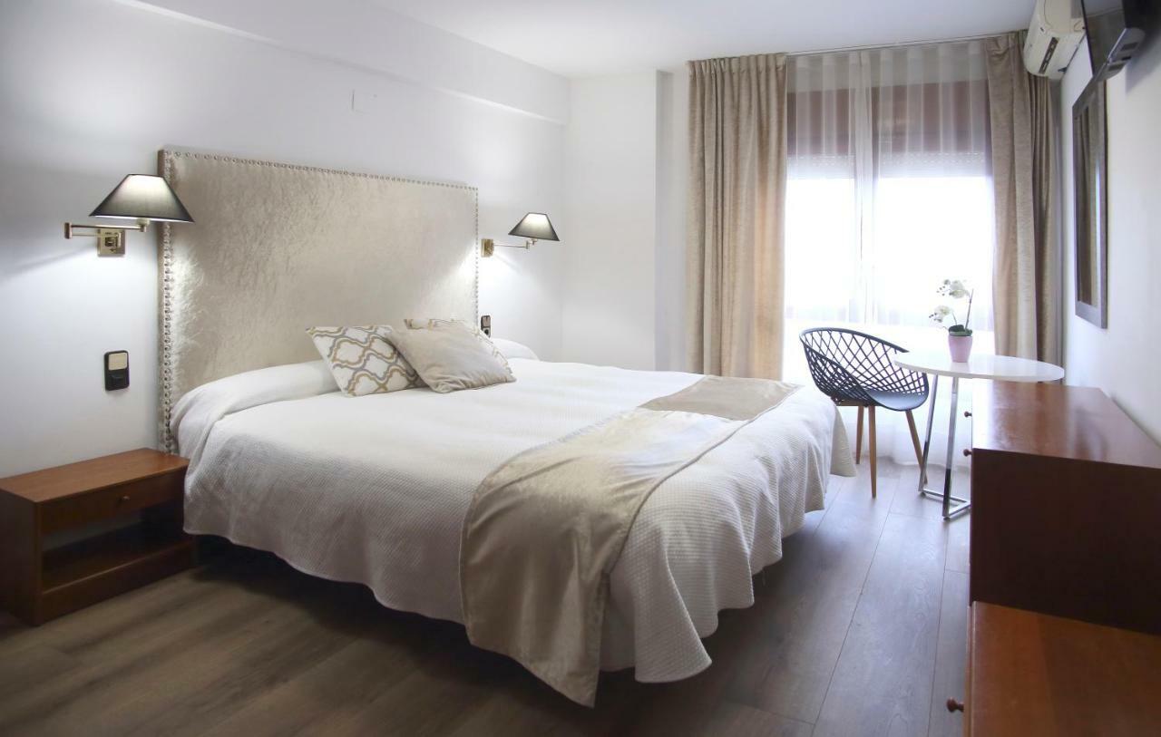 Hostal La Carrasca Monzón Zewnętrze zdjęcie