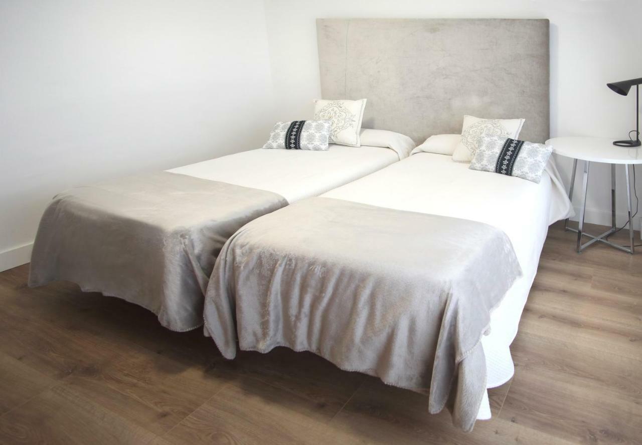 Hostal La Carrasca Monzón Zewnętrze zdjęcie