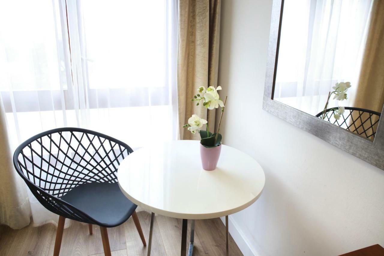 Hostal La Carrasca Monzón Zewnętrze zdjęcie