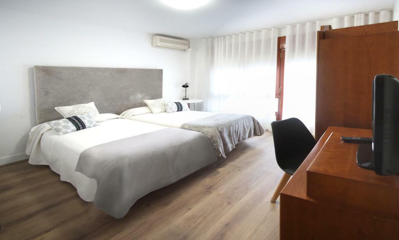 Hostal La Carrasca Monzón Zewnętrze zdjęcie