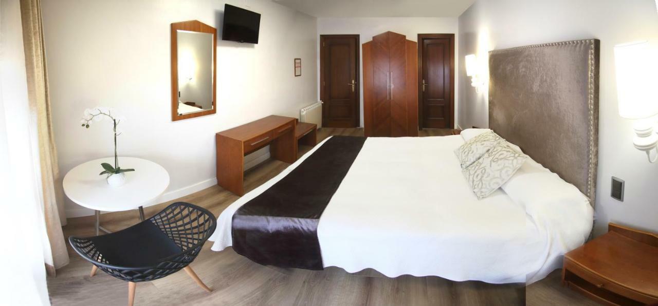 Hostal La Carrasca Monzón Zewnętrze zdjęcie