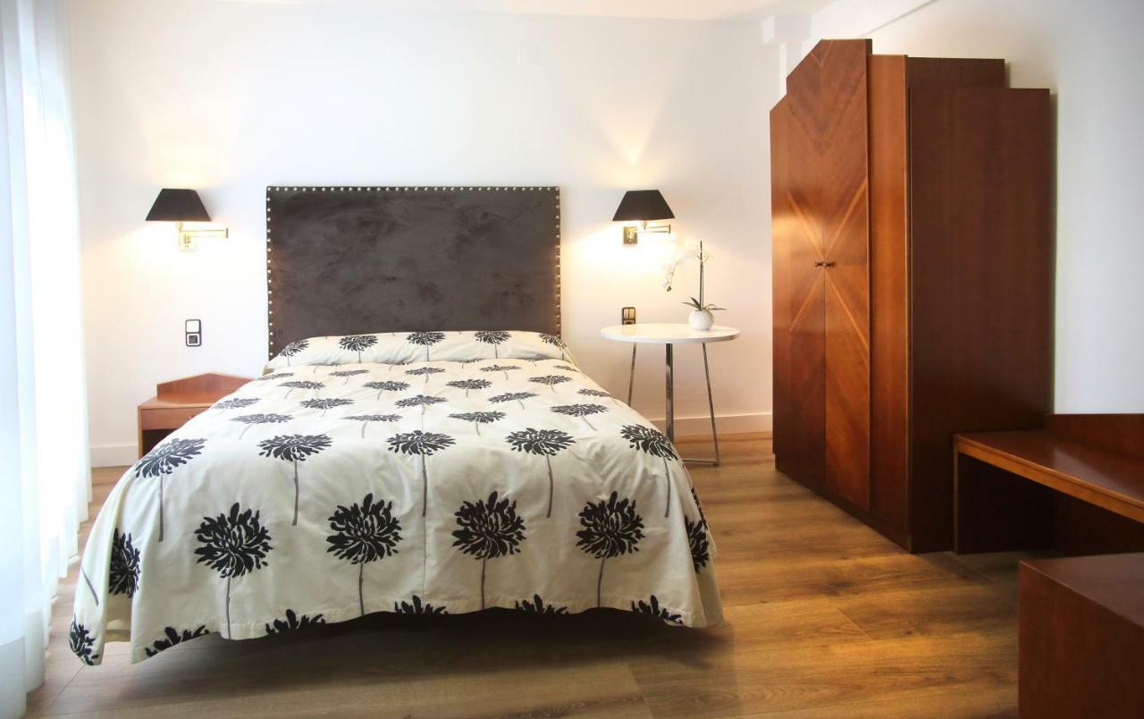 Hostal La Carrasca Monzón Zewnętrze zdjęcie