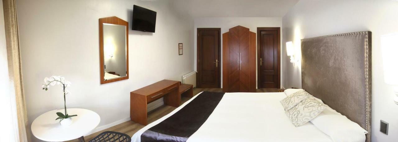 Hostal La Carrasca Monzón Zewnętrze zdjęcie